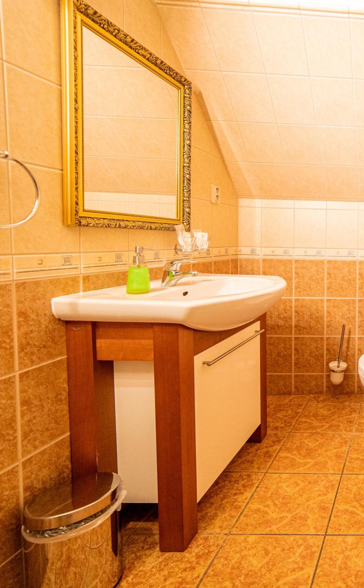 Penzion Cosmopolitan Ii. Banská Štiavnica Chambre photo