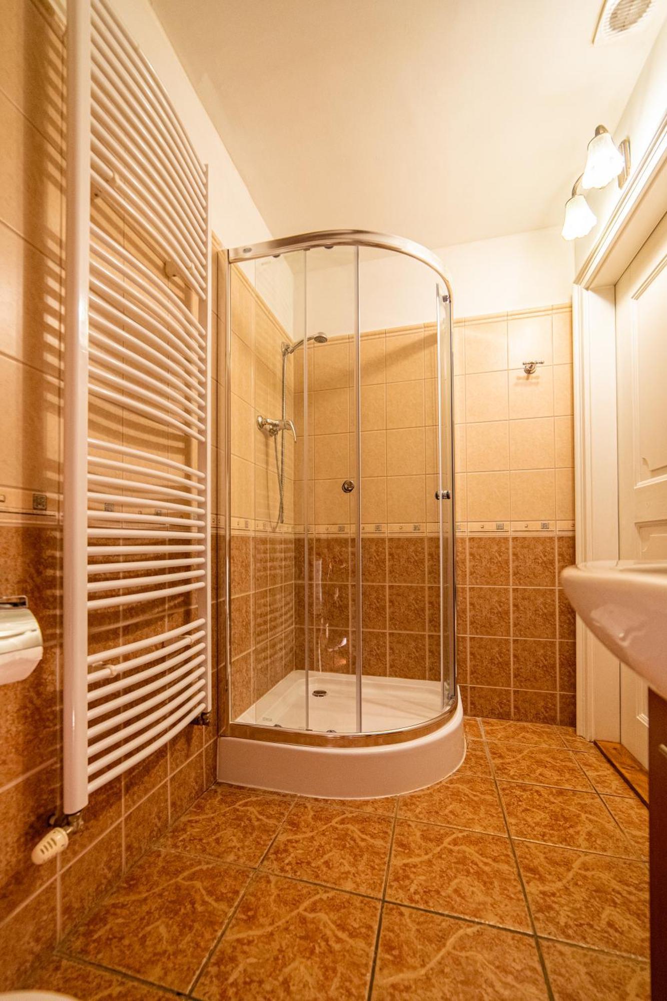 Penzion Cosmopolitan Ii. Banská Štiavnica Chambre photo